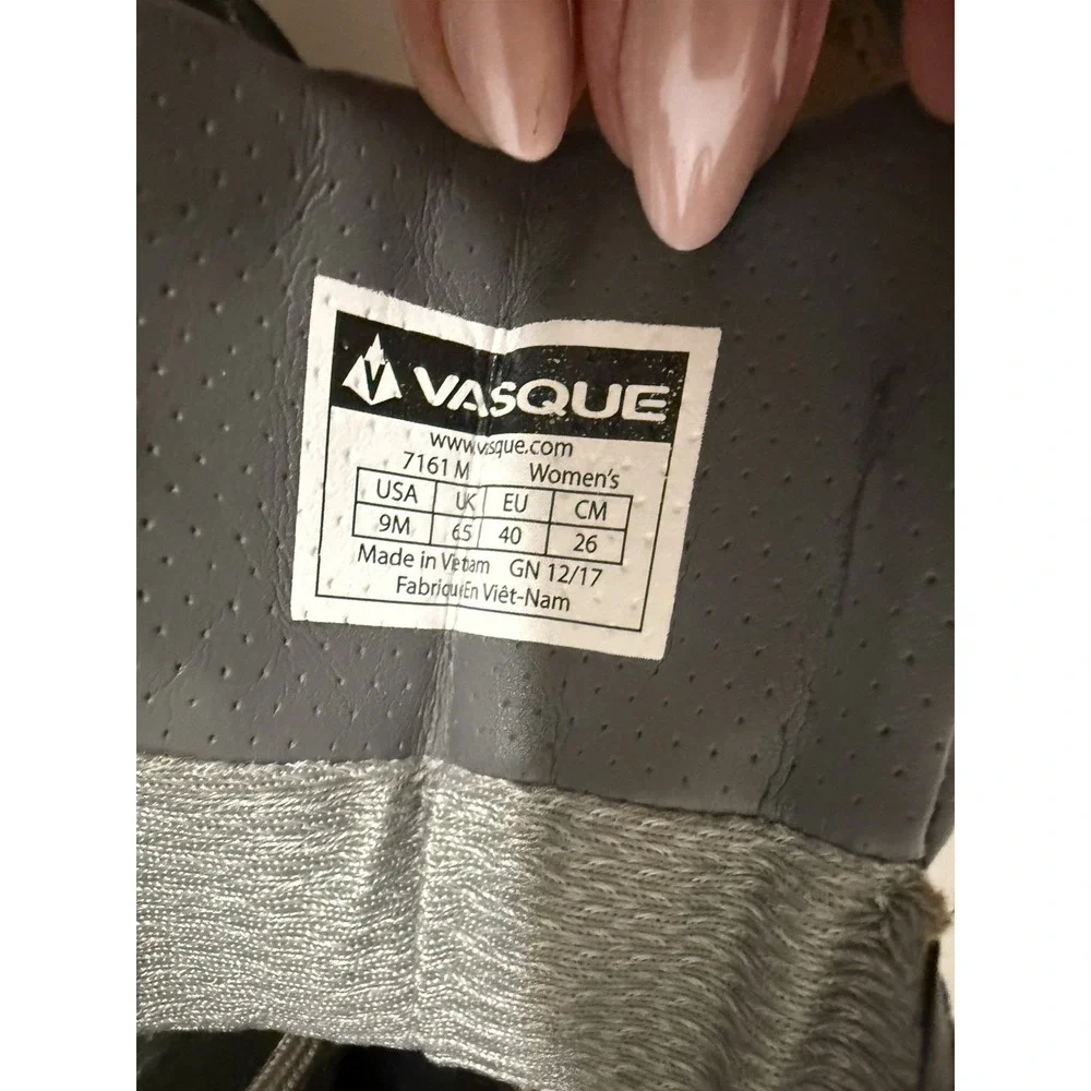 ✅‎ Vasque Women's Gore-Tex Waterproof Hiking Boots — US 9 / EU 40 / 26 cm